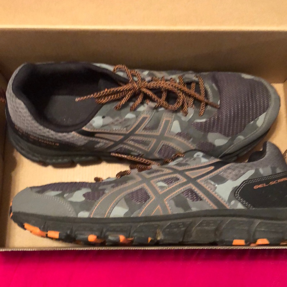 ASICS cameo size 13 men’s never worn they’re called gel scram 4